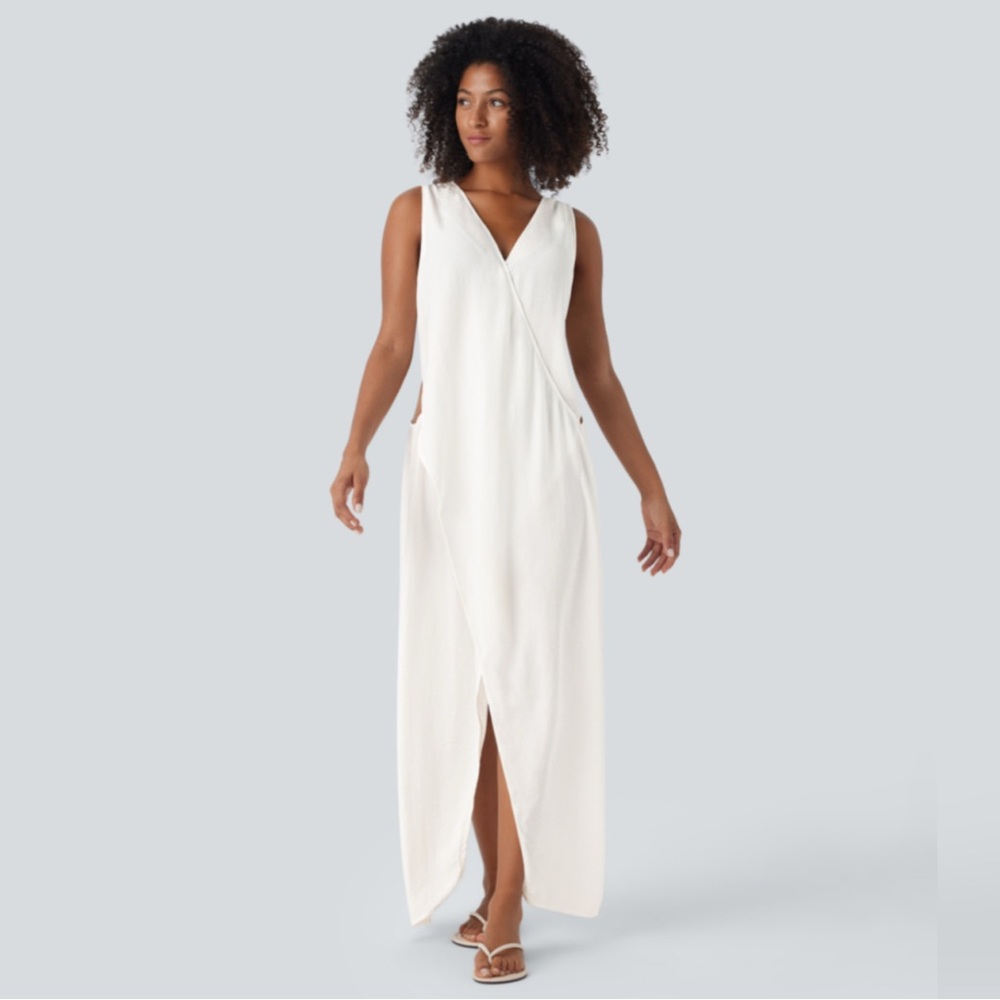 🆕HALARA Cut Out Split Maxi Dress